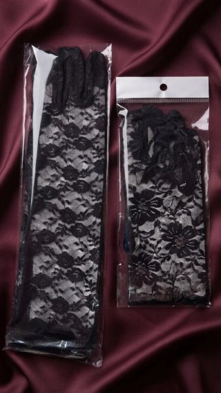 Guantes de encaje negros cortos