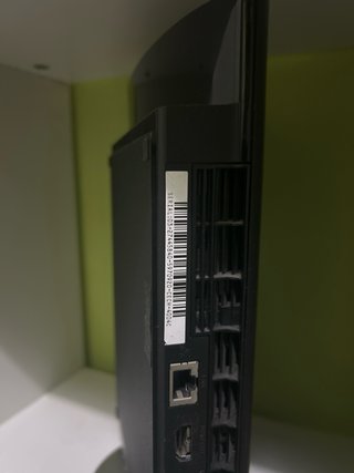 Playstation 3 Super Slim con mando y soporte