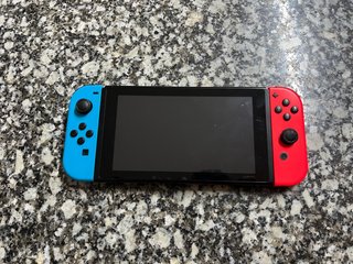 Nintendo Switch con juegos, accesorios y maletin.