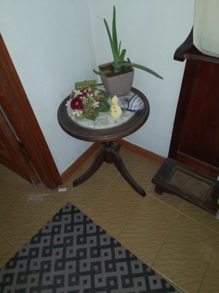 Mesa Auxiliar Redonda de Madera y Mármol