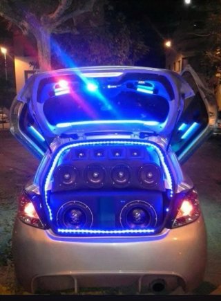 Equipo de música entero con 2 tapas de potencia