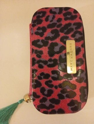 Estuche rígido Marc Jacobs  Estampado Leopardo Fuc