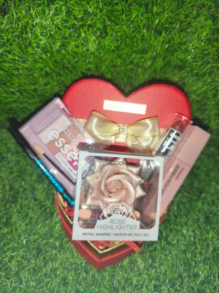 Cesta Regalo con Set de Maquillaje
