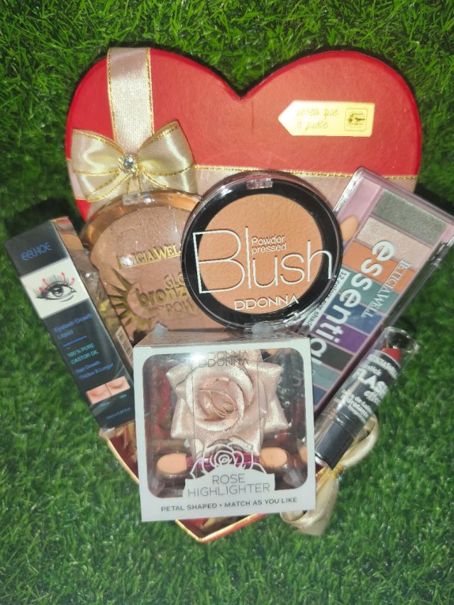 Cesta Regalo con Set de Maquillaje