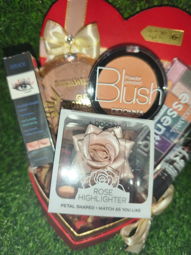 Cesta Regalo con Set de Maquillaje