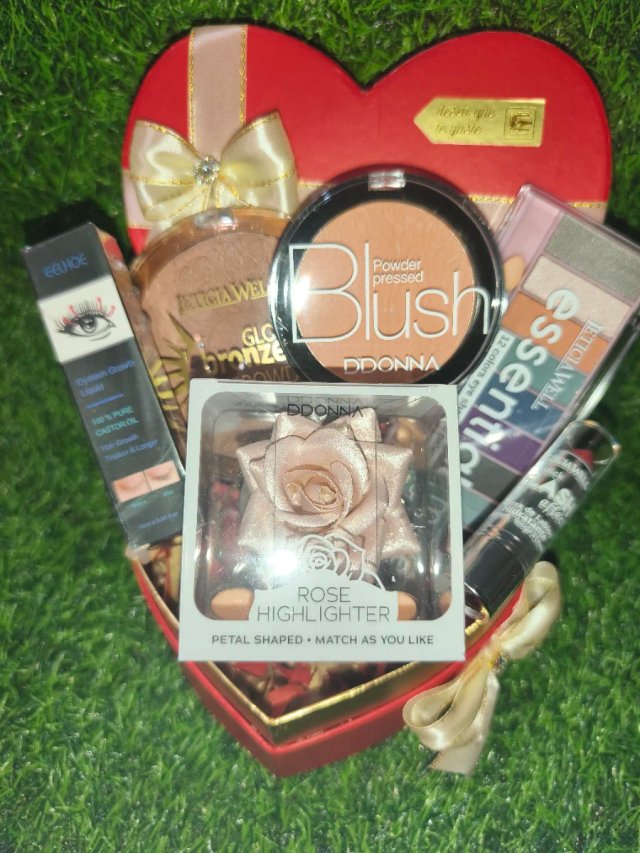 Cesta Regalo con Set de Maquillaje