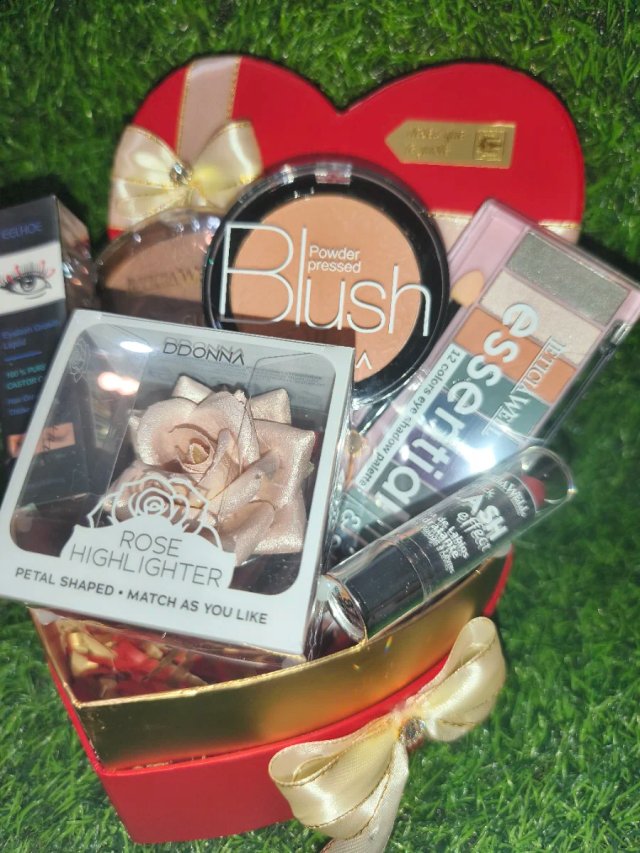 Cesta Regalo con Set de Maquillaje