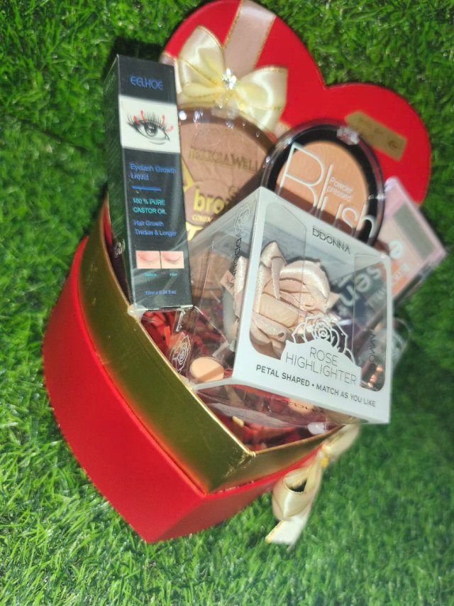 Cesta Regalo con Set de Maquillaje