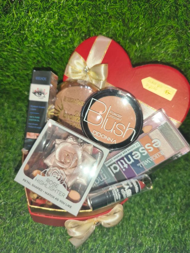 Cesta Regalo con Set de Maquillaje