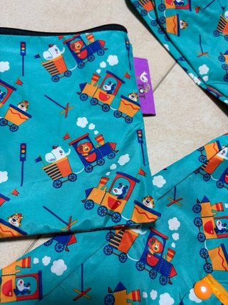 Babero de Manga Larga con Estampado de Trenes