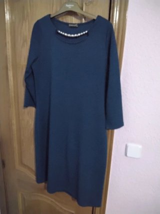 Vestido azul verdoso con perlas