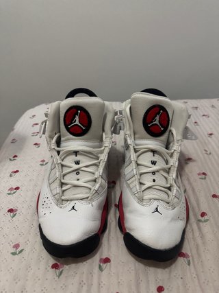 Zapatillas Jordan Blancas y Rojas