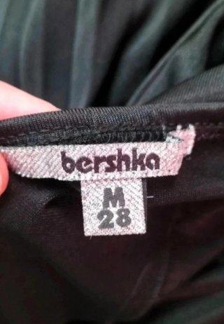 Vestido de fiesta negro Bershka