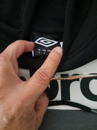 Sudadera Umbro con Capucha