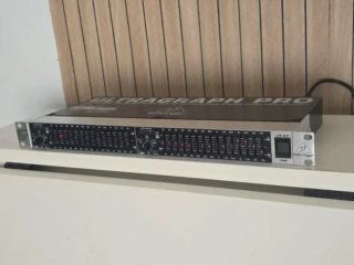Ecualizador Behringer Ultragraph Pro FBQ1502HD