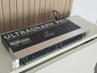Ecualizador Behringer Ultragraph Pro FBQ1502HD