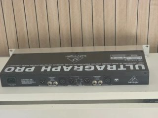 Ecualizador Behringer Ultragraph Pro FBQ1502HD