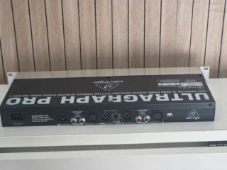 Ecualizador Behringer Ultragraph Pro FBQ1502HD