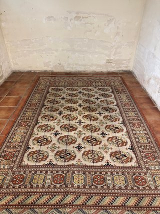 Preciosa alfombra de lana en tonos marrones