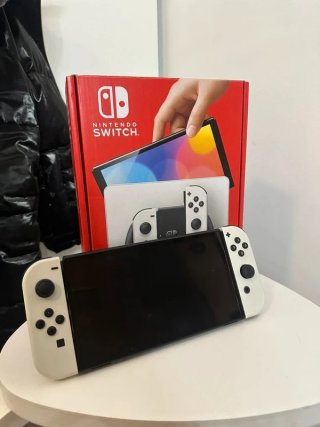 Nintendo Switch OLED Blanca y Negra