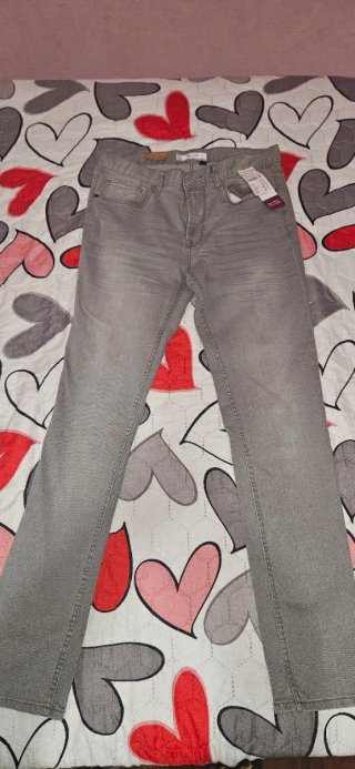 Pantalón Gris de Hombre sin usar y etiqueta.