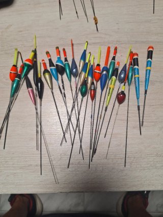 Lote de 25 flotadores de pesca