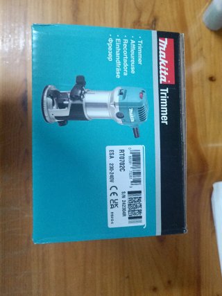 FRESADORA MULTIFUNCIÓN MAKITA  MODELO RT0702C