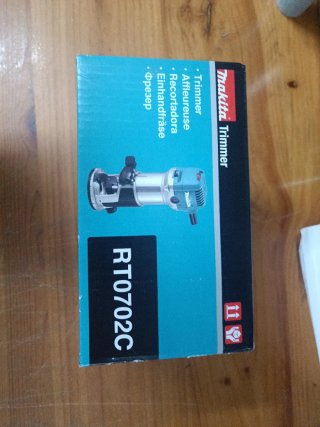 FRESADORA MULTIFUNCIÓN MAKITA  MODELO RT0702C