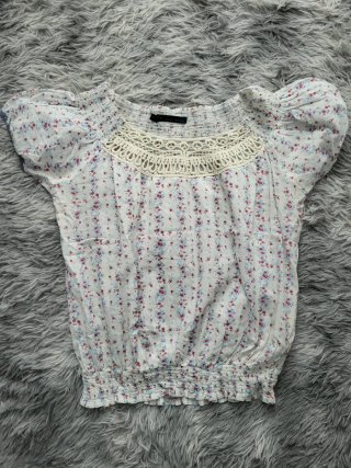 Blusa Zara floral con encaje