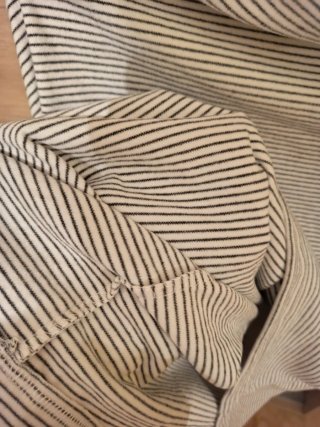 Jersey cuello alto rayas blanco y negro
