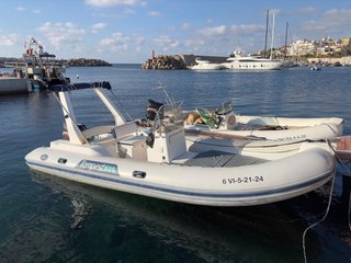 Lancha Semirrígida Capelli Tempest 625