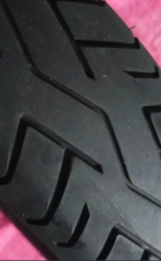 Neumático MOTO con poco uso MEDIDAS EN FOTOS