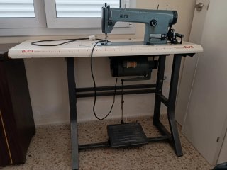 Máquina de coser antigua Alfa 157