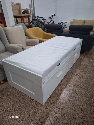 Diván IKEA BRIMNES con 2 colchones
