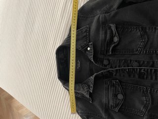 Cazadora vaquera Zara negra