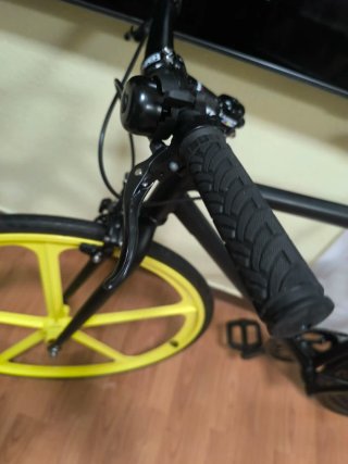 Bicicleta Urbana Negra Ruedas Amarillas