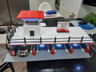 Maqueta Scalextric GT elevable a techo