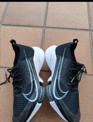 Zapatillas Nike Tempo Next Negras/Blancas