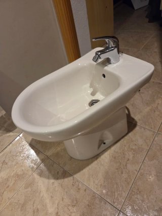 Sanitario y bidé de cerámica