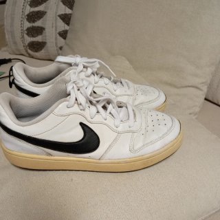 Zapatillas Nike Blanco y Negro .Dos pares