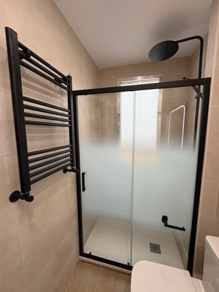 Instalacion de Mampara y accesorios de baño