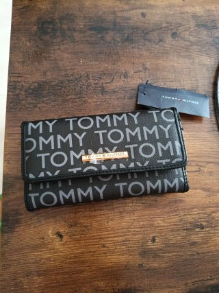 Monedero Tommy Hilfiger Negro y Gris