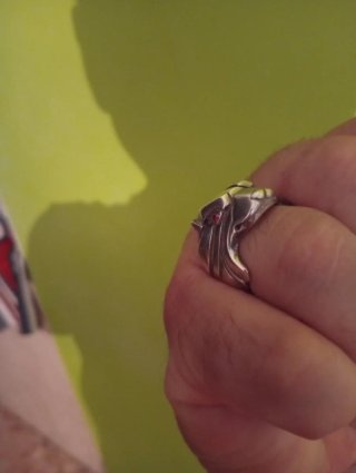 Anillo plateado diseño moderno
