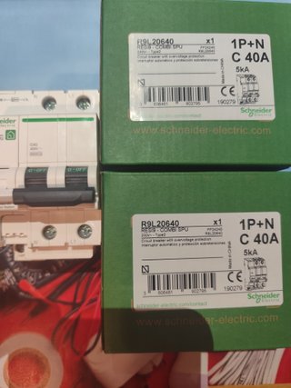 2x R9L20640 Limitador sobretensines 2p 40A  Nuevos