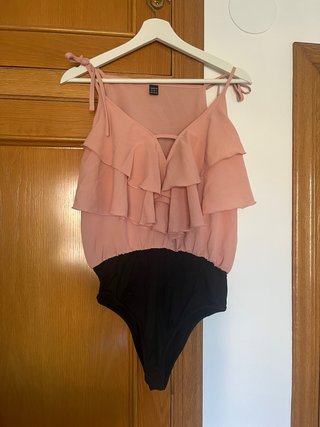 Body Shein rosa con volantes y tirantes