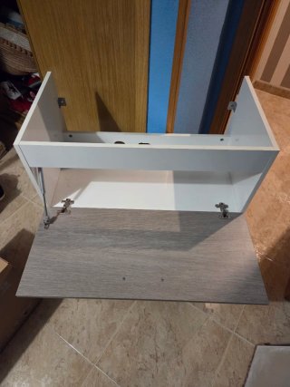 Mueble de baño con lavabo y espejo
