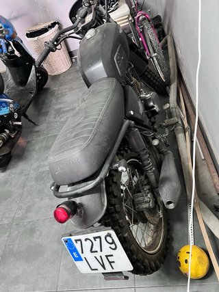 Moto Brixton Off-road Negra