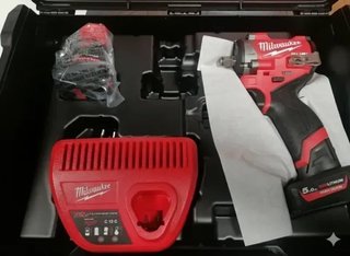 NUEVO: Kit Milwaukee M12 con pistola 745 Nm