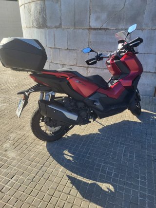 Honda ADV 350 Maxi Scooter Roja