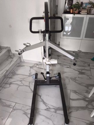 Grua nueva moteck sin arnés sin uso.